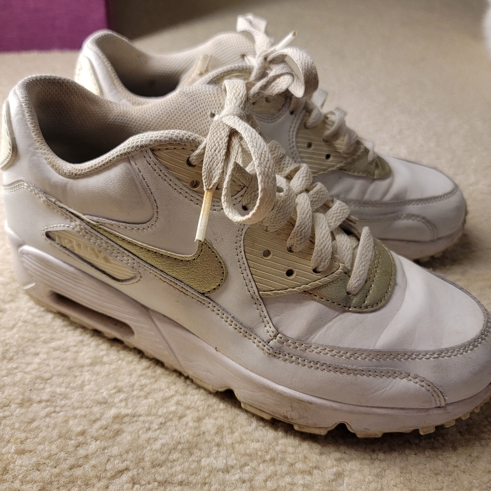Nike Air Max Size 6.5Y, White and Gold